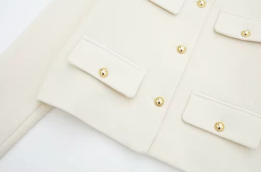Veste élégante boutonnée en or