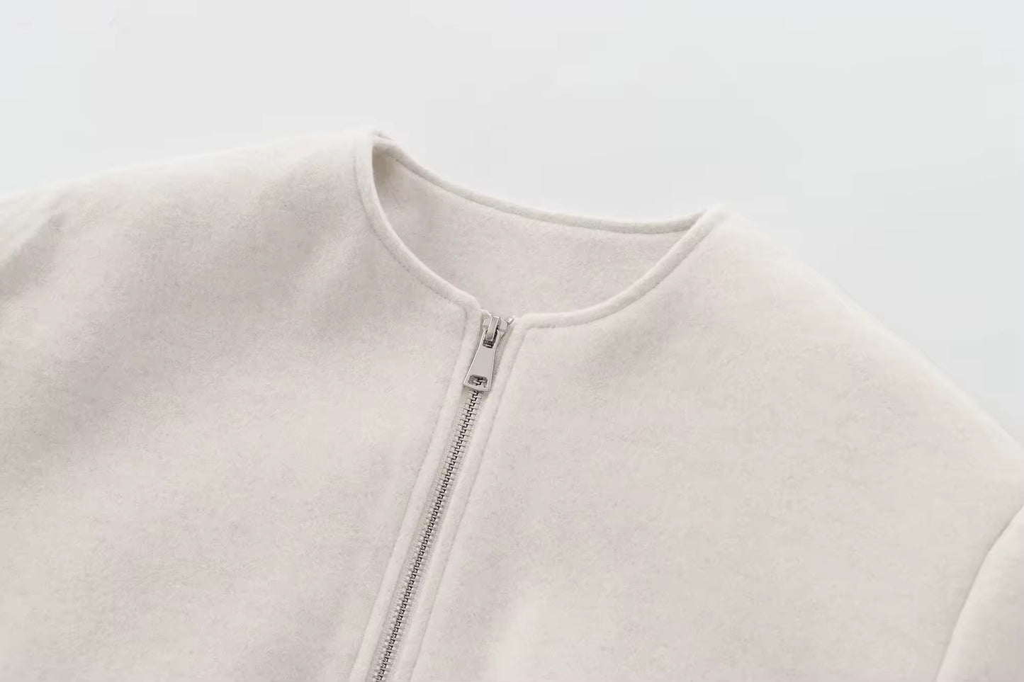 BLOUSON ZIPPÉ AVEC BASE ÉLASTIQUÉE