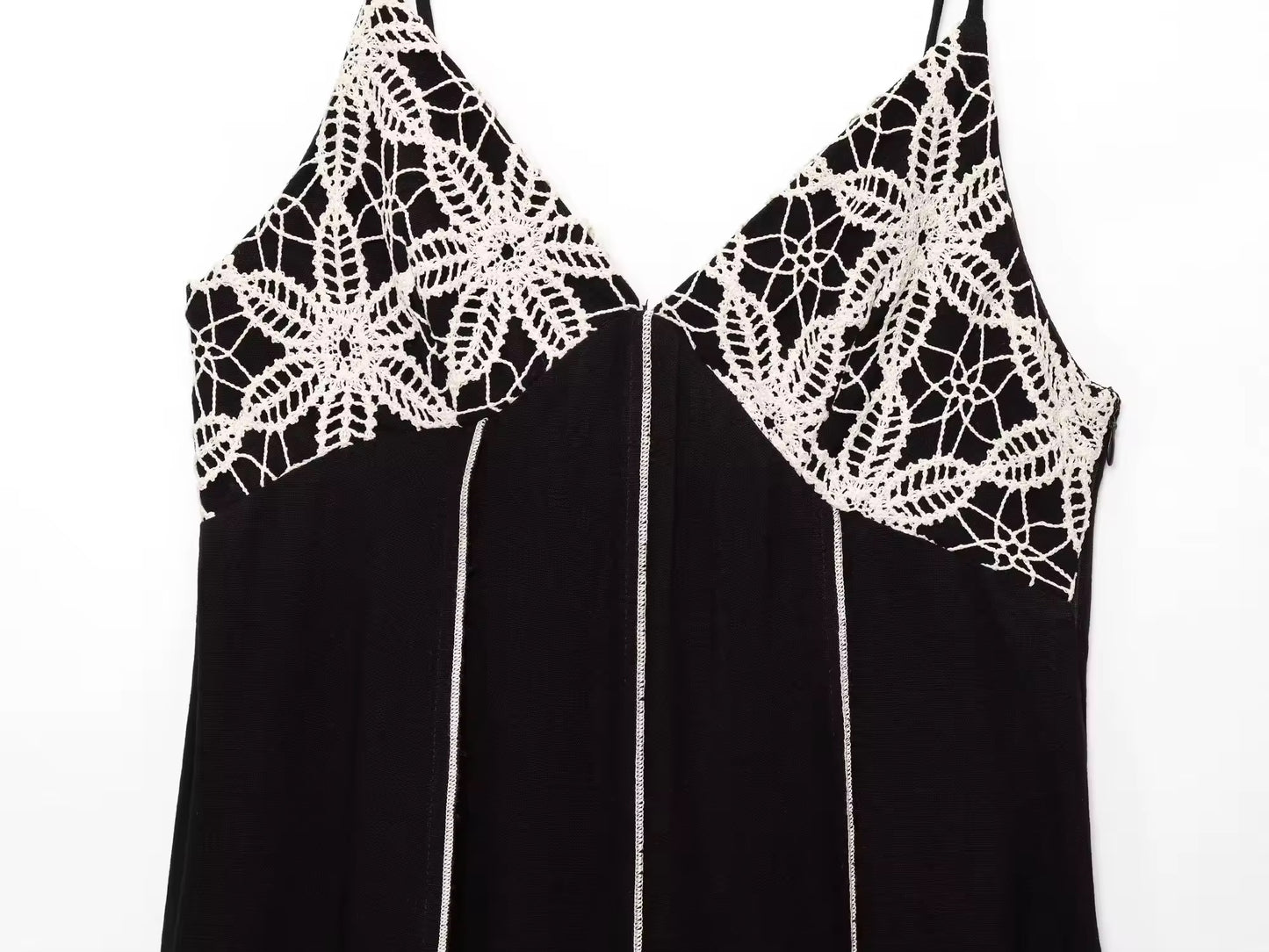 ROBE LÉGÈRE À BRETELLES LIEN