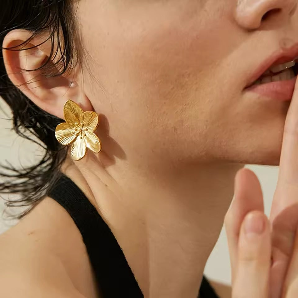 ORECCHINI A FORMA DI FIORE IN ACCIAIO INOSSIDABILE AL 100%