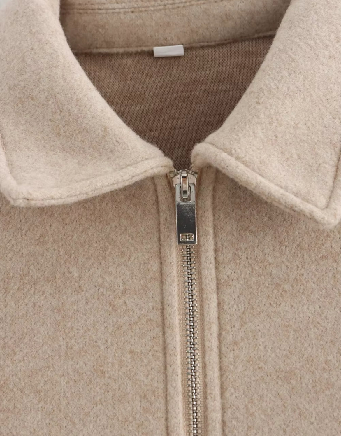 GIACCA IN CAMOSCIO CON ZIP E TASCHE A PATTA