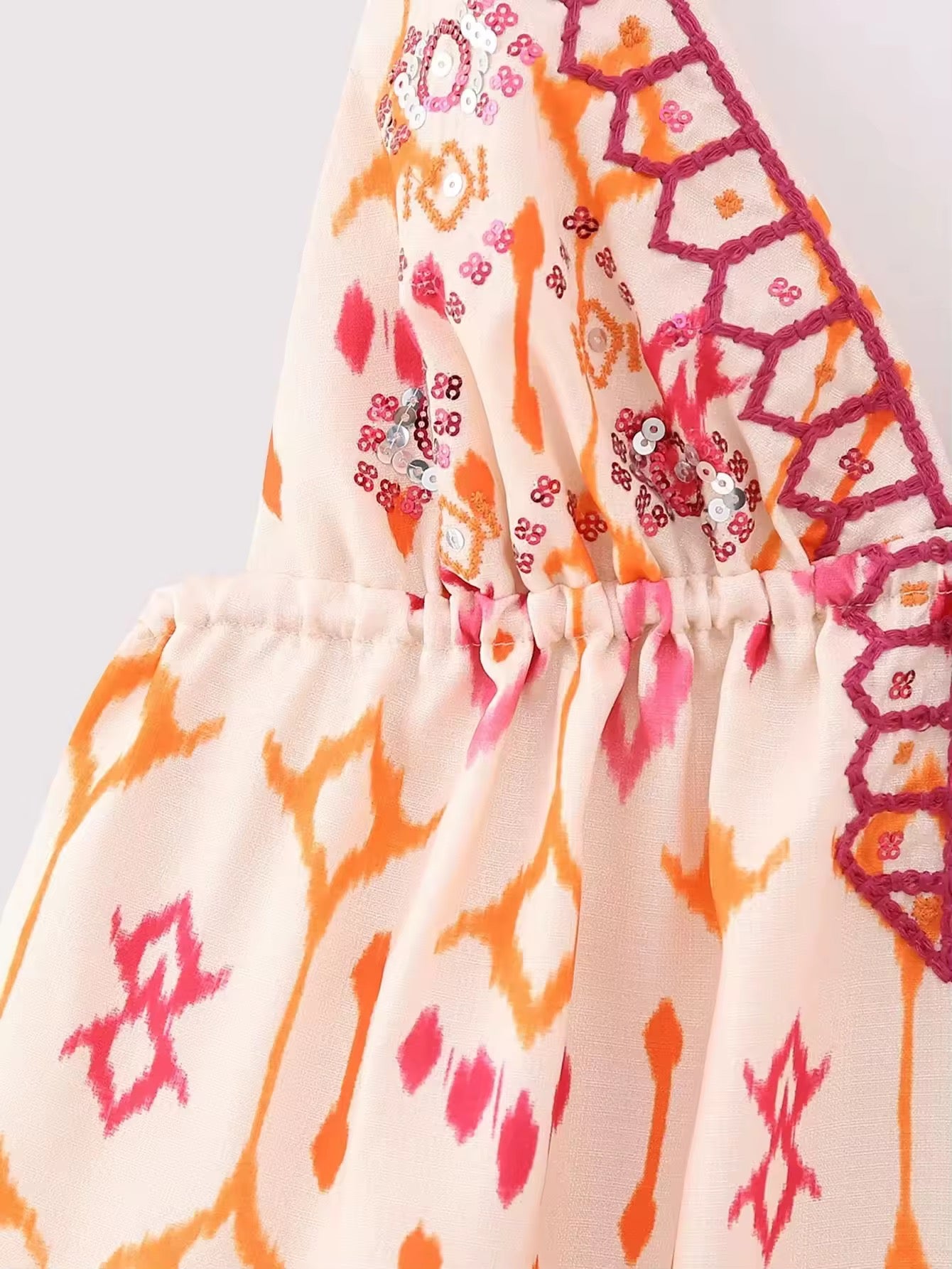TOP ÉVASÉ À DÉCOLLETÉ BRODÉ