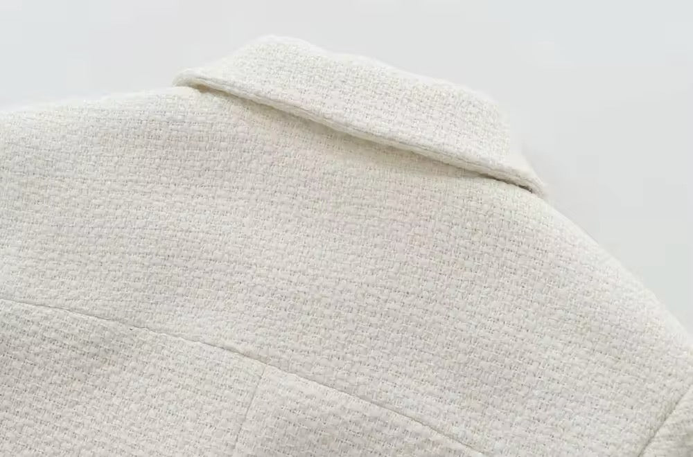 VESTE COURTE STRUCTURÉE À BOUTONS MÉTAL
