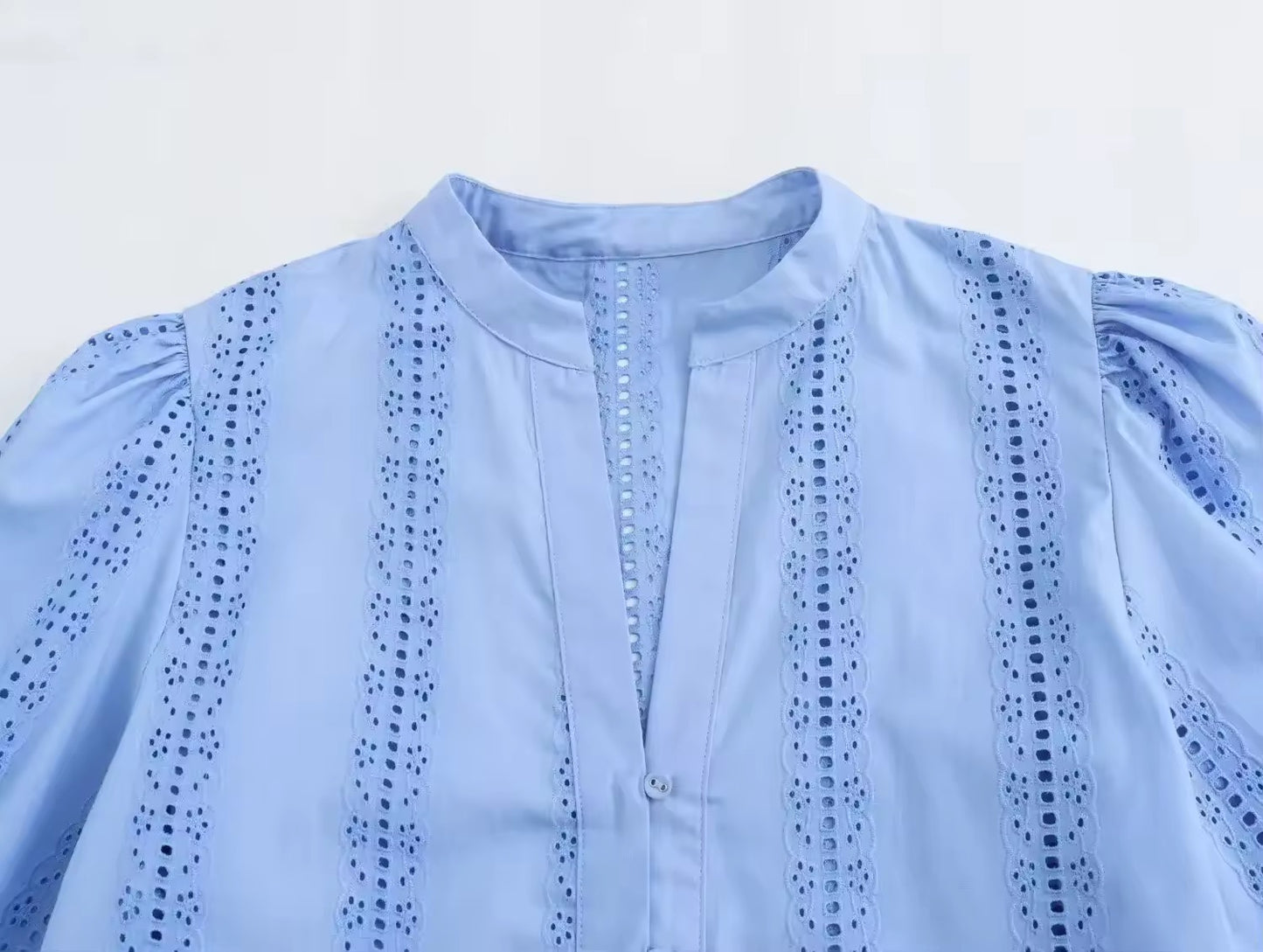 BLOUSE AJOURÉE À MANCHES LONGUES