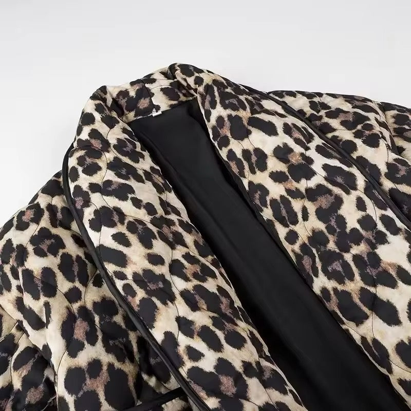VESTE COURTE MOTIF LÉOPARD STRUCTURÉE