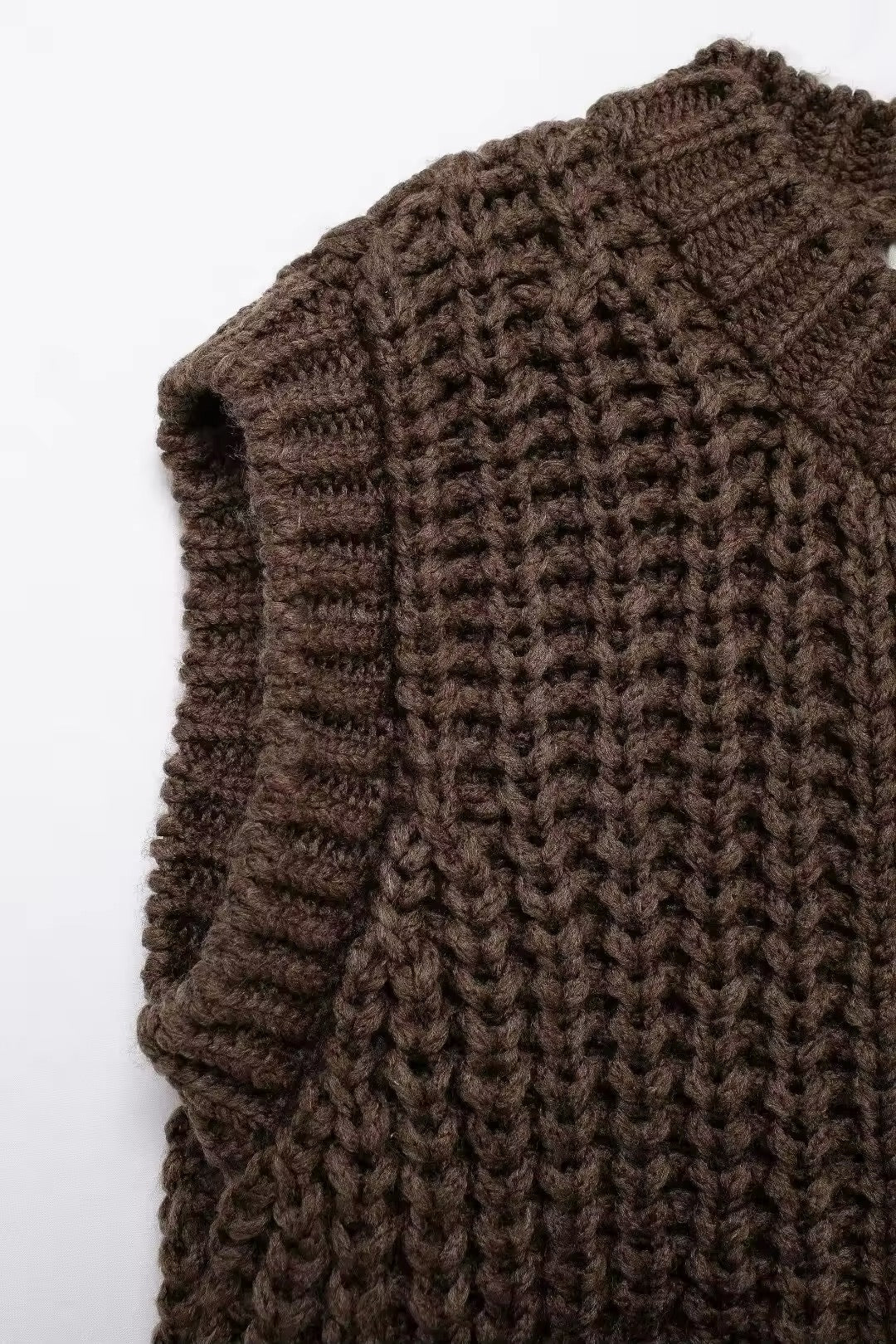 CARDIGAN IN MAGLIA SENZA MANICHE