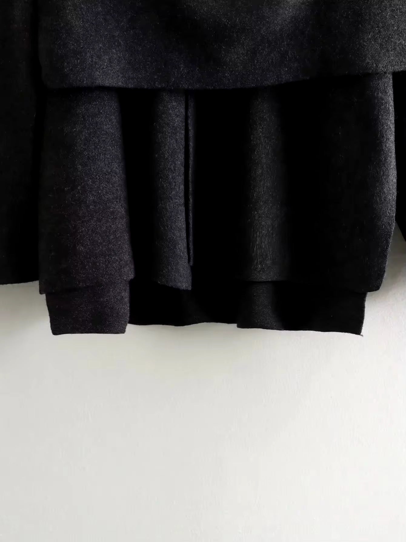 MANTEAU STRUCTURÉ À DRAPÉ INTÉGRÉ