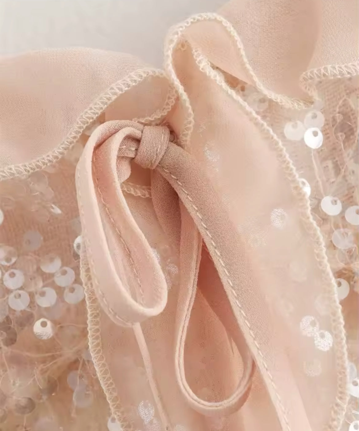 TOP CON VOLANT E PAILLETTES
