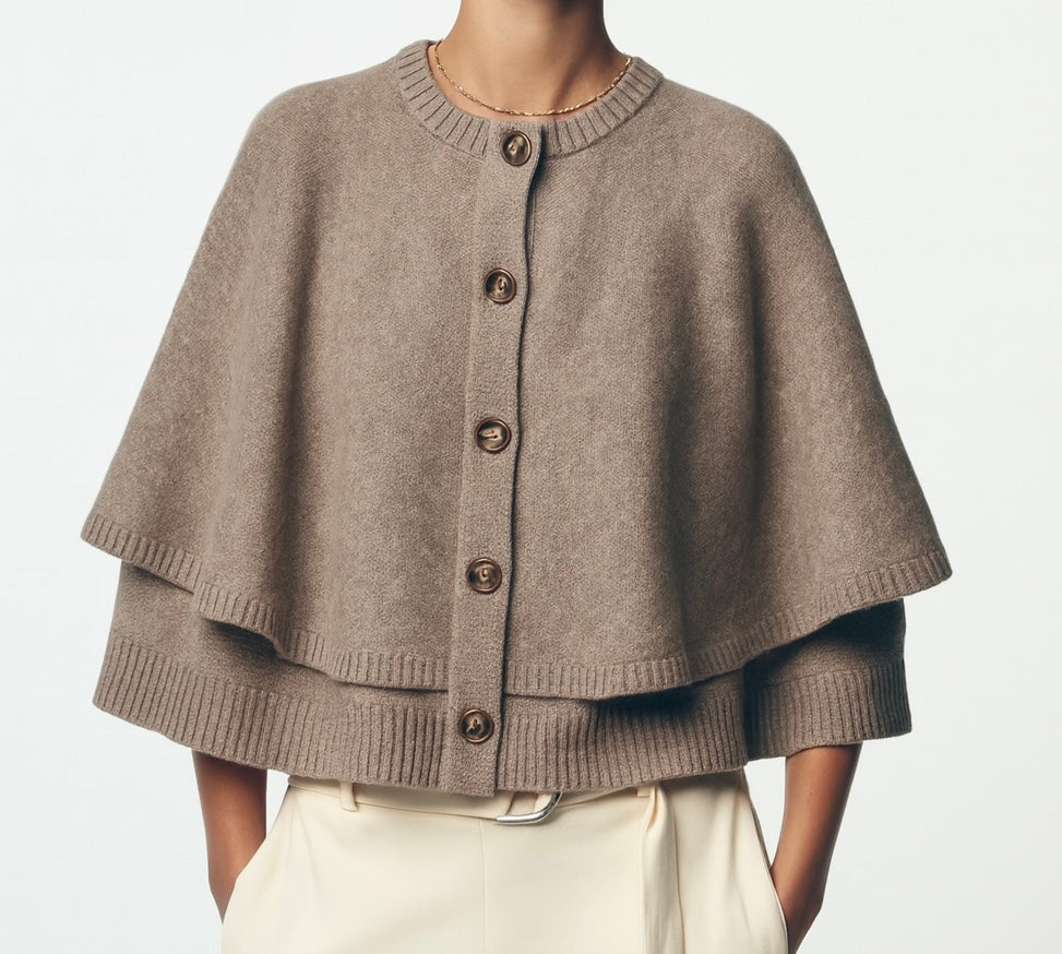 Knitted poncho • Women
