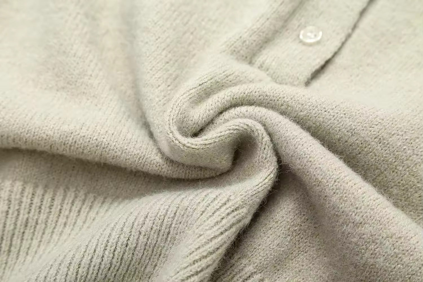 Knitted polo shirt • Women