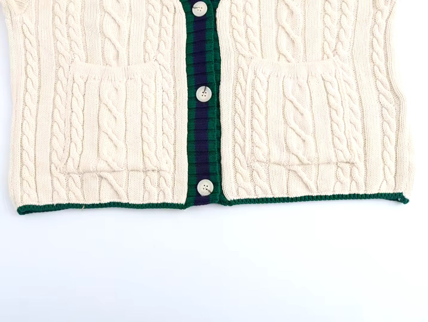 Knitted vest • Women