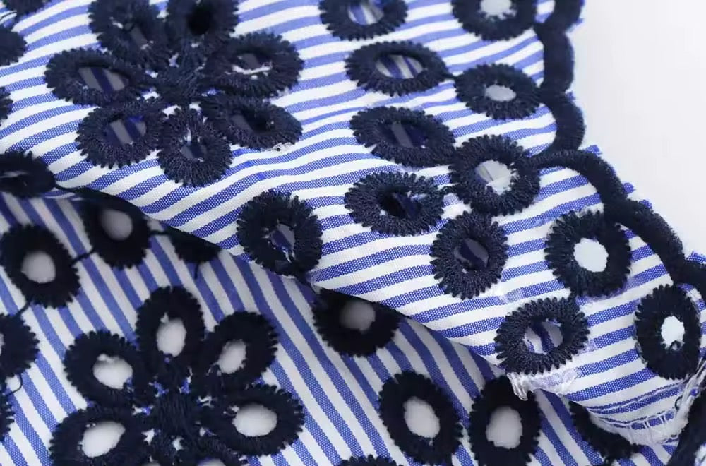 CHEMISE RAYÉE À BRODERIES FLORALES