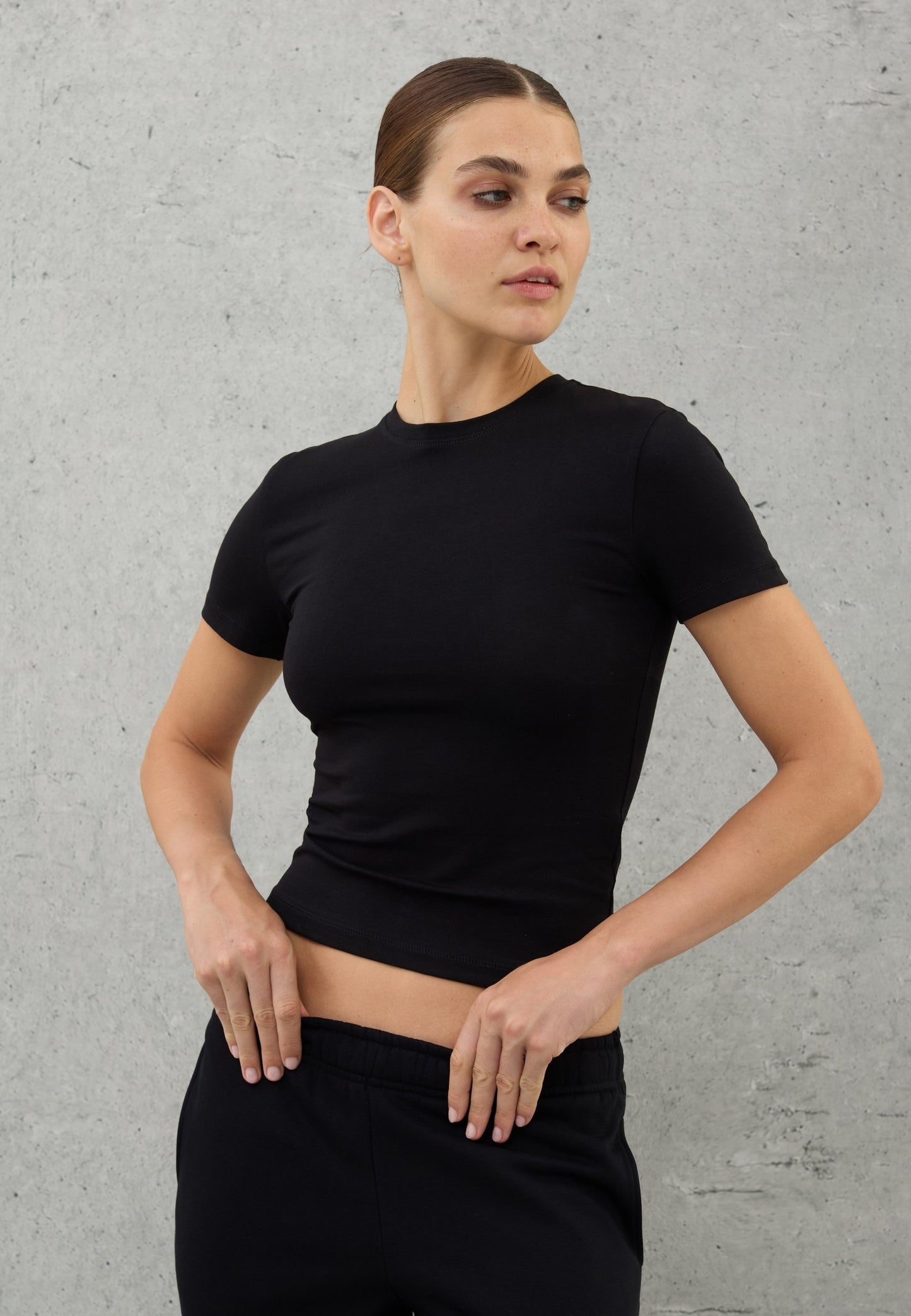 T-SHIRT BASIQUE À MANCHES COURTES