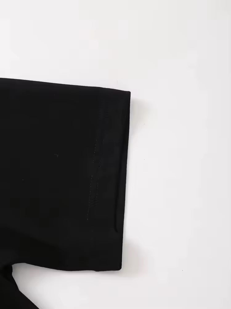 Tee-shirt oversize en coton noir minimaliste