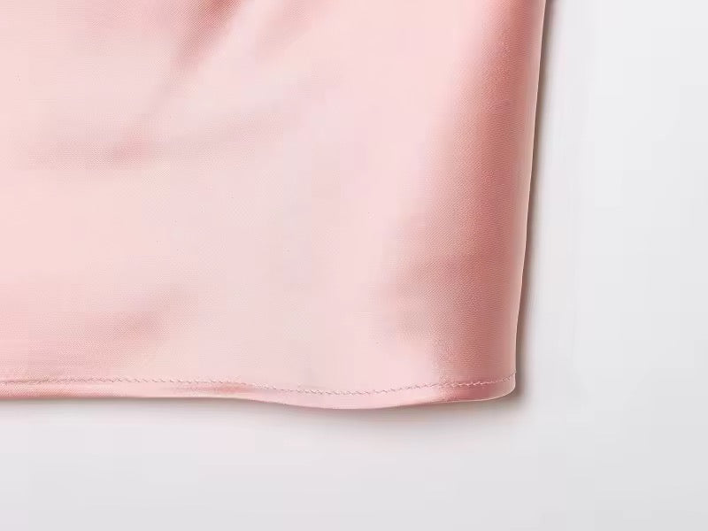 TOP HALTER SATINÉ À ENCOLURE DÉGAGÉE