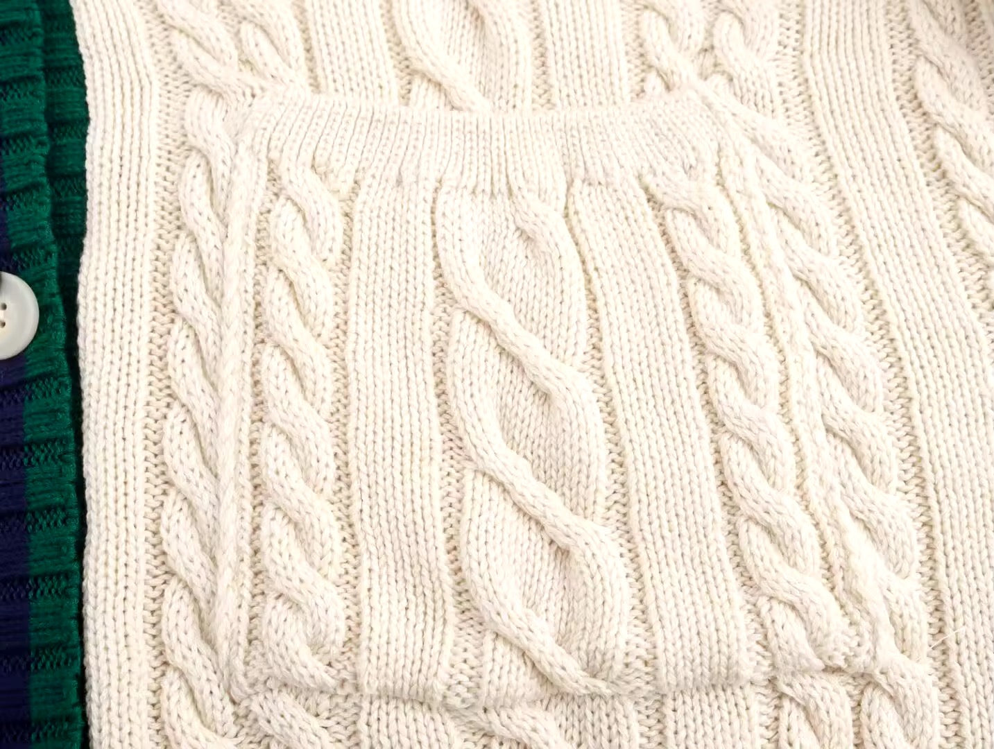 Knitted vest • Women