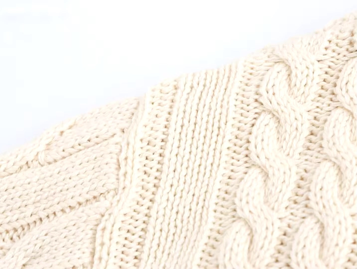 Knitted vest • Women