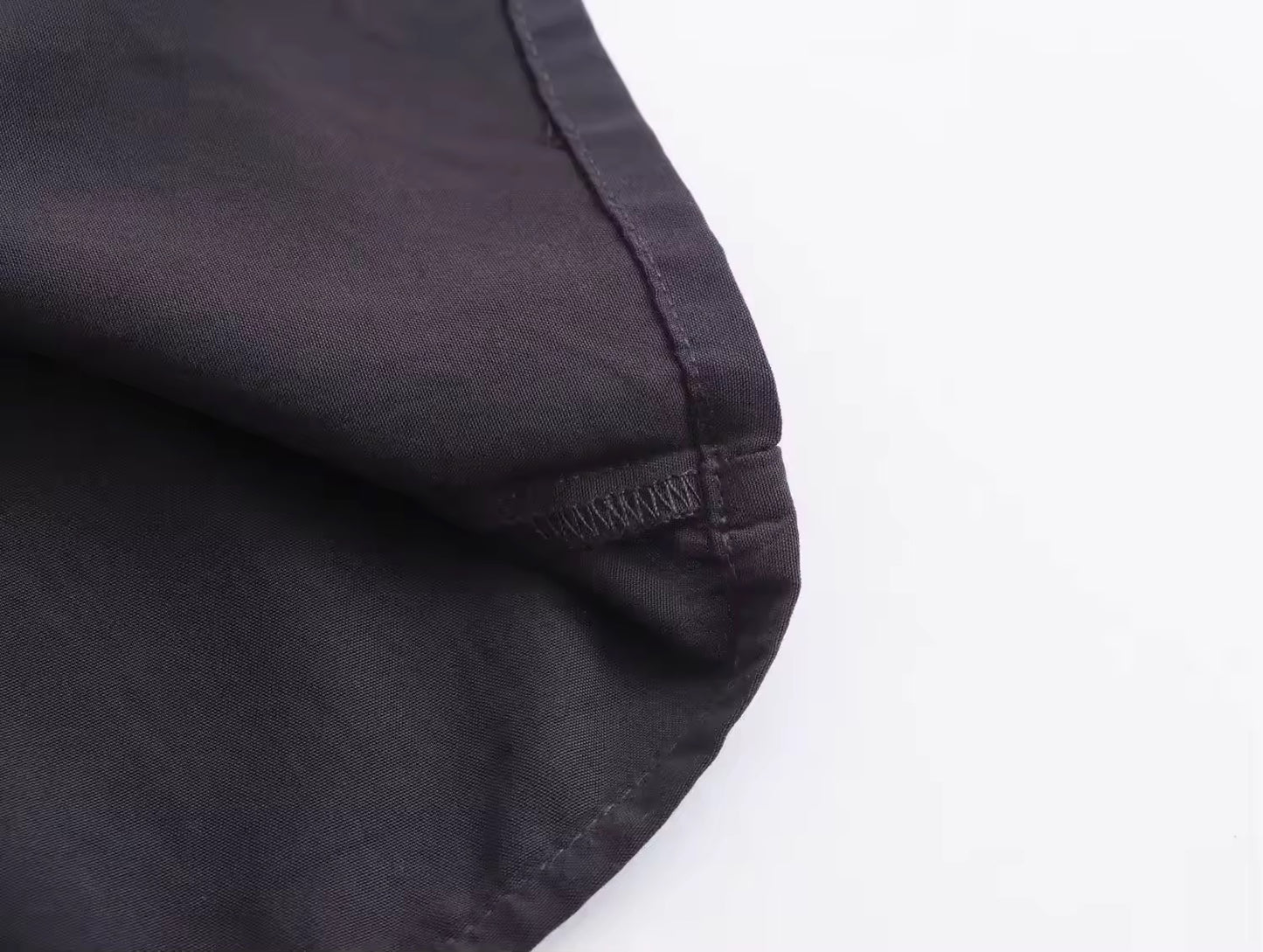 ROBE FLUIDE À BRETELLES EN SATIN