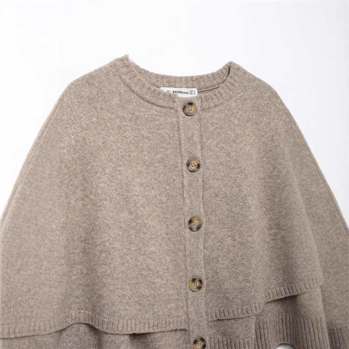 Knitted poncho • Women