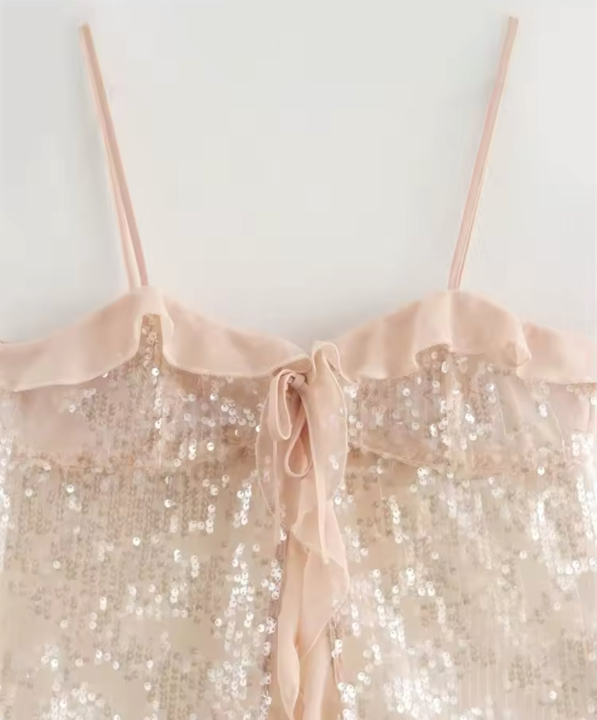 TOP CON VOLANT E PAILLETTES