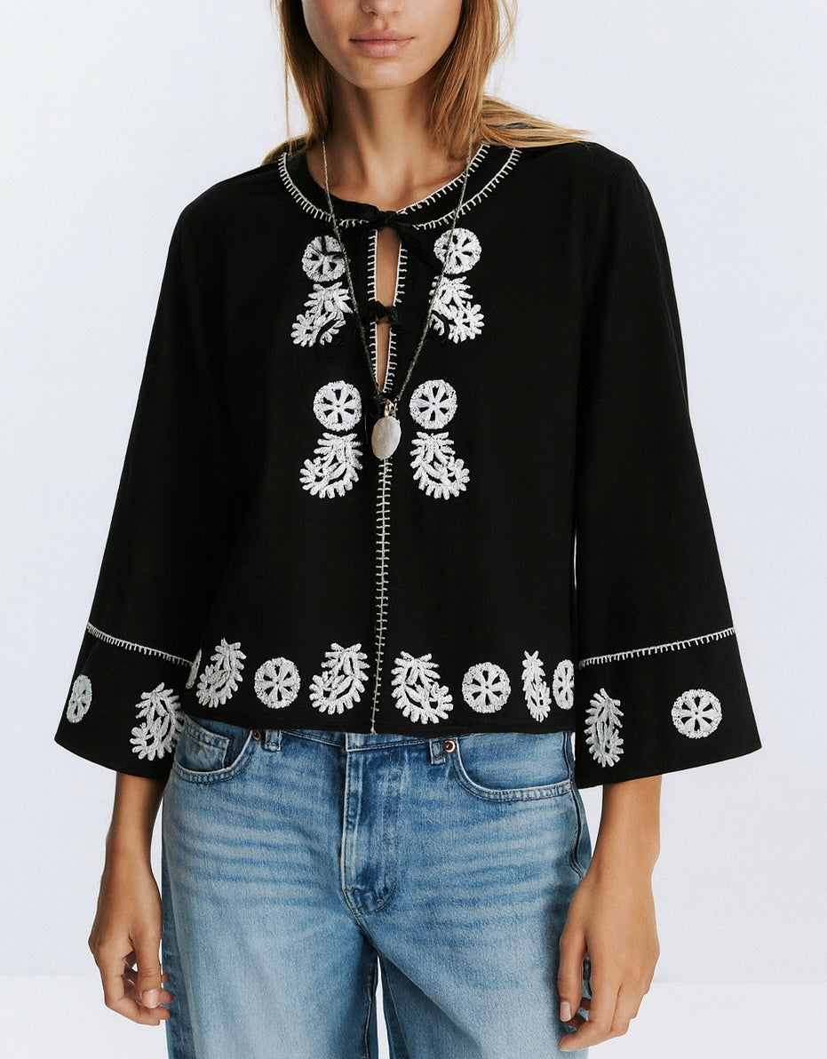BLUSA CON RICAMI FLOREALI