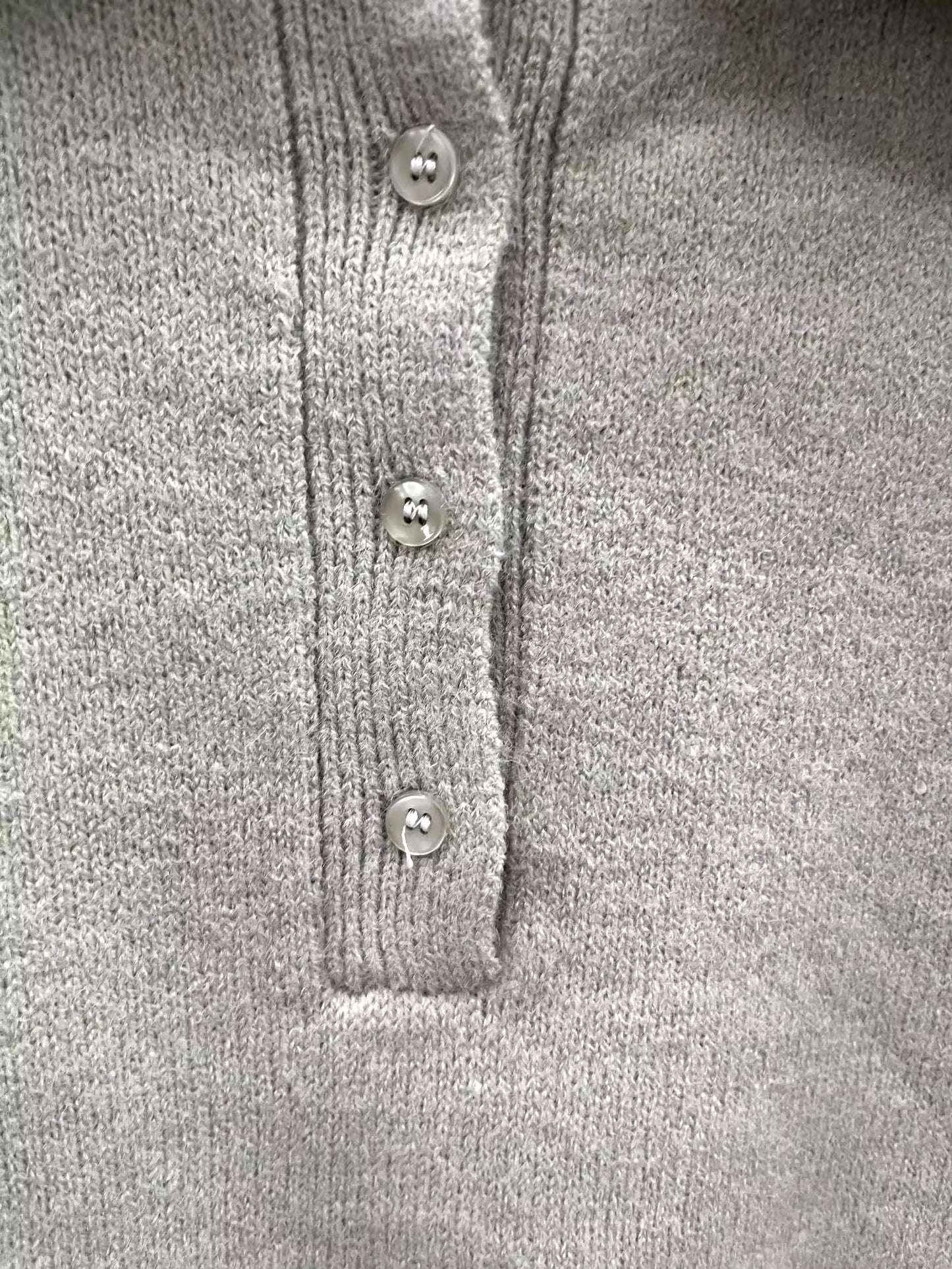Knitted polo shirt • Women