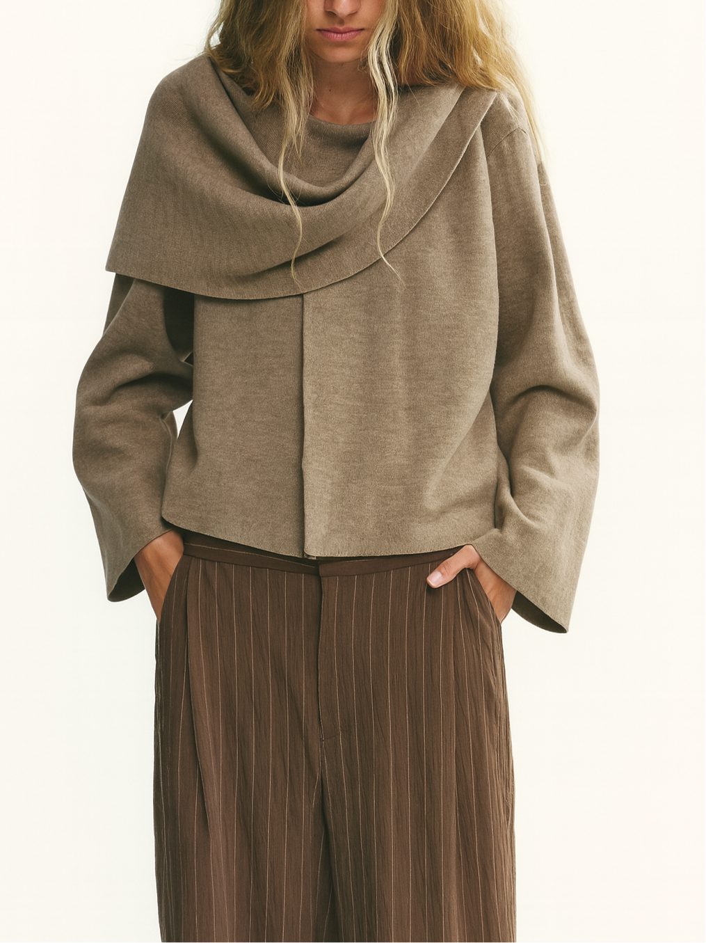 MANTEAU DRAPÉ À ENCOLURE DÉCALÉE