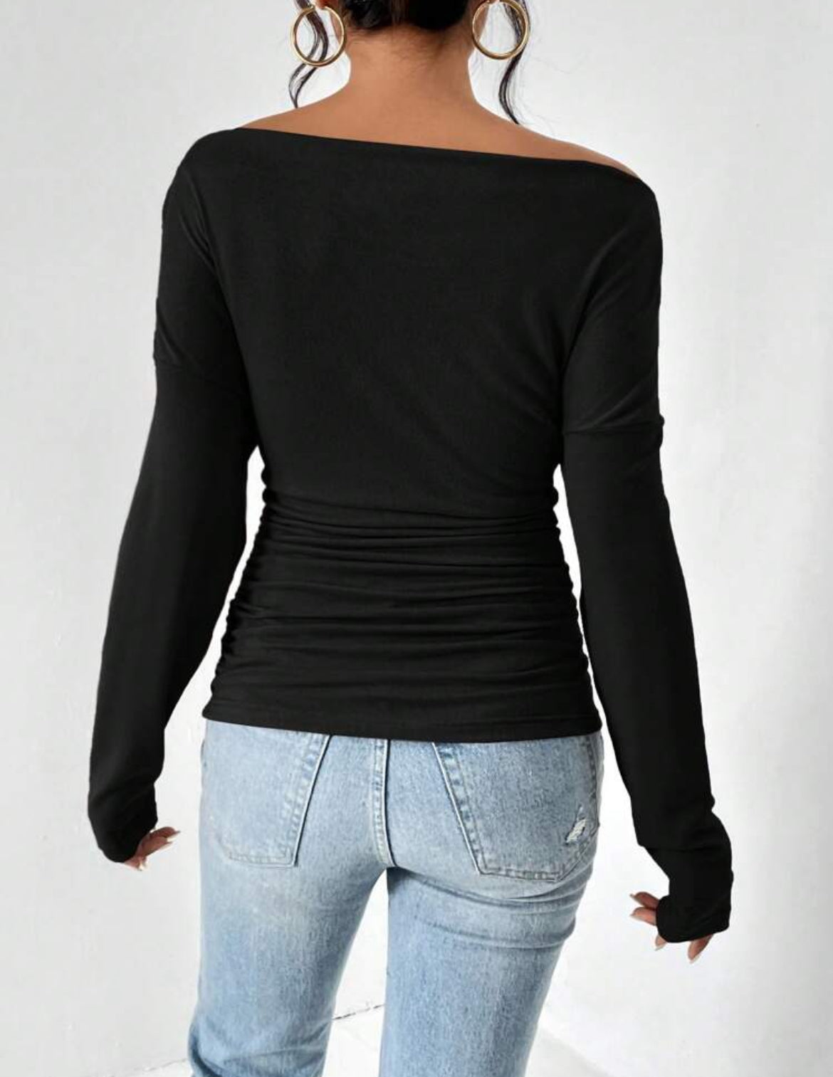 MAGLIA ASIMMETRICA A MANICHE LUNGHE