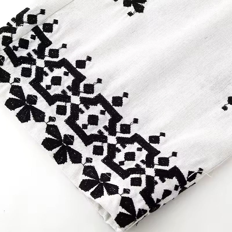 Embroidered straight pants • Women