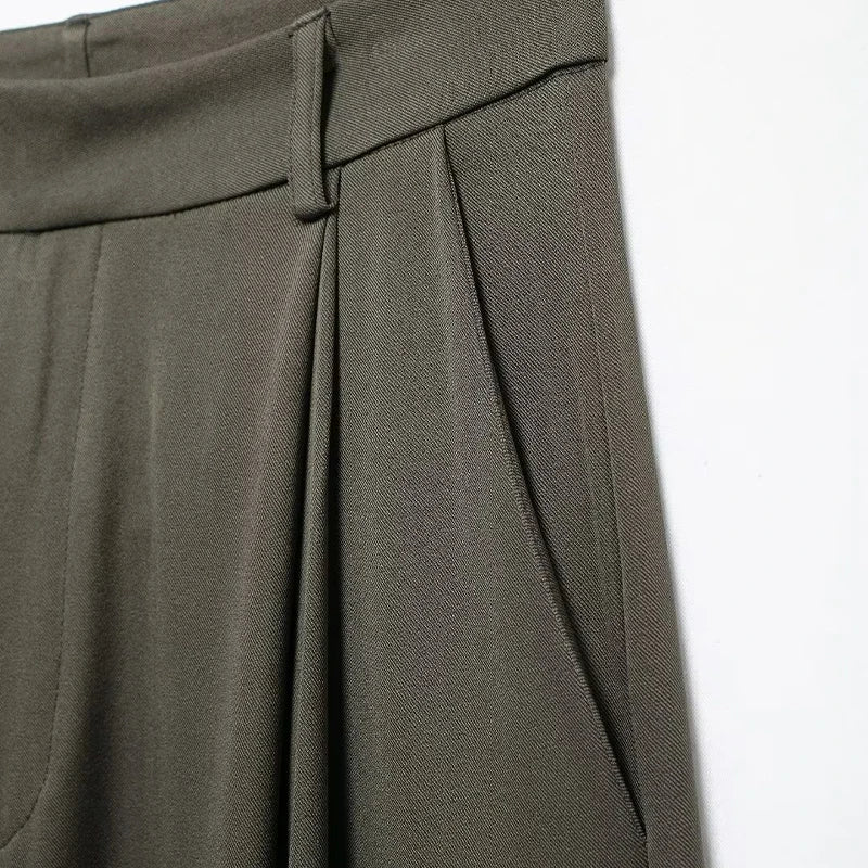 Pantaloni larghi • Donna
