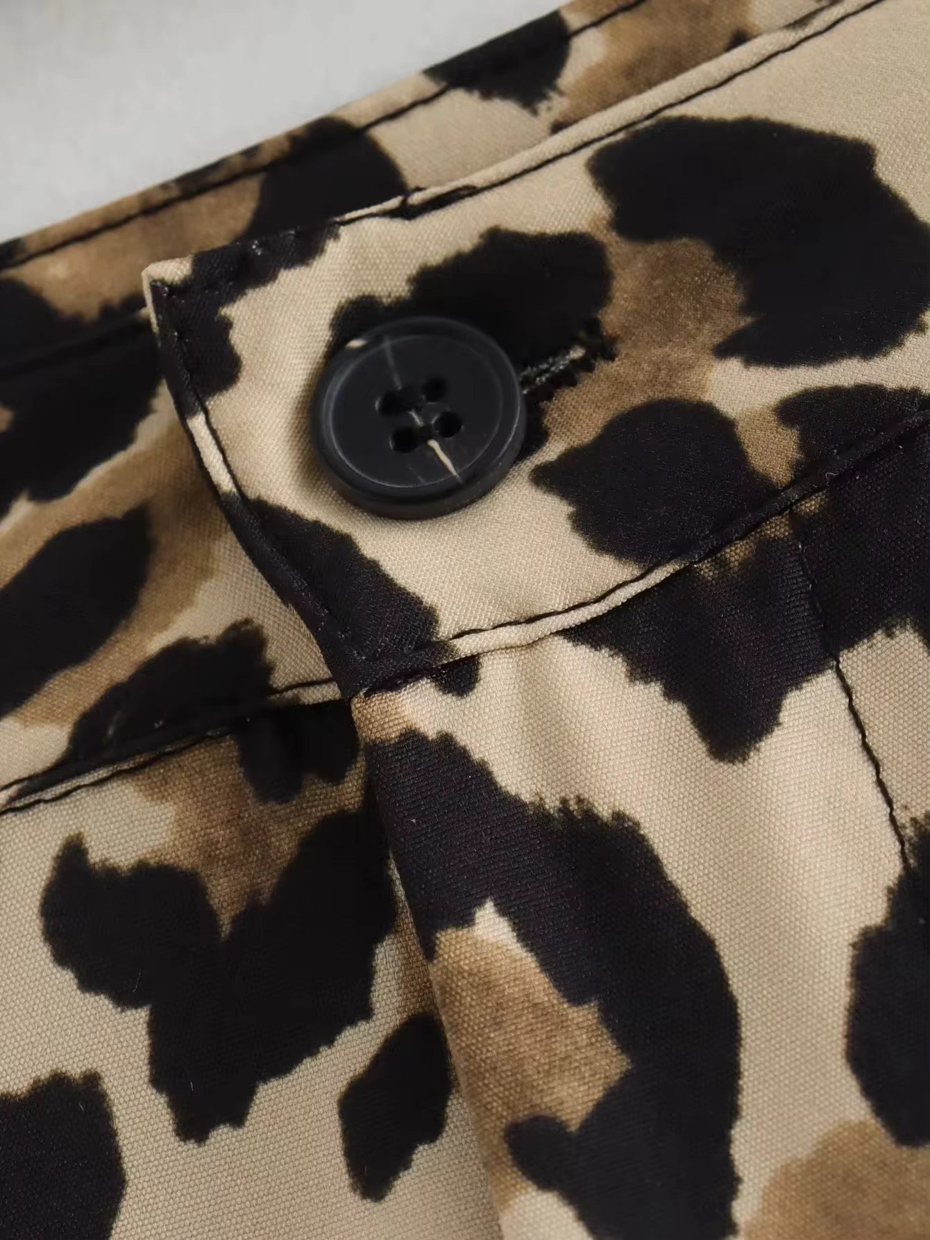 Leopard print pants • Women