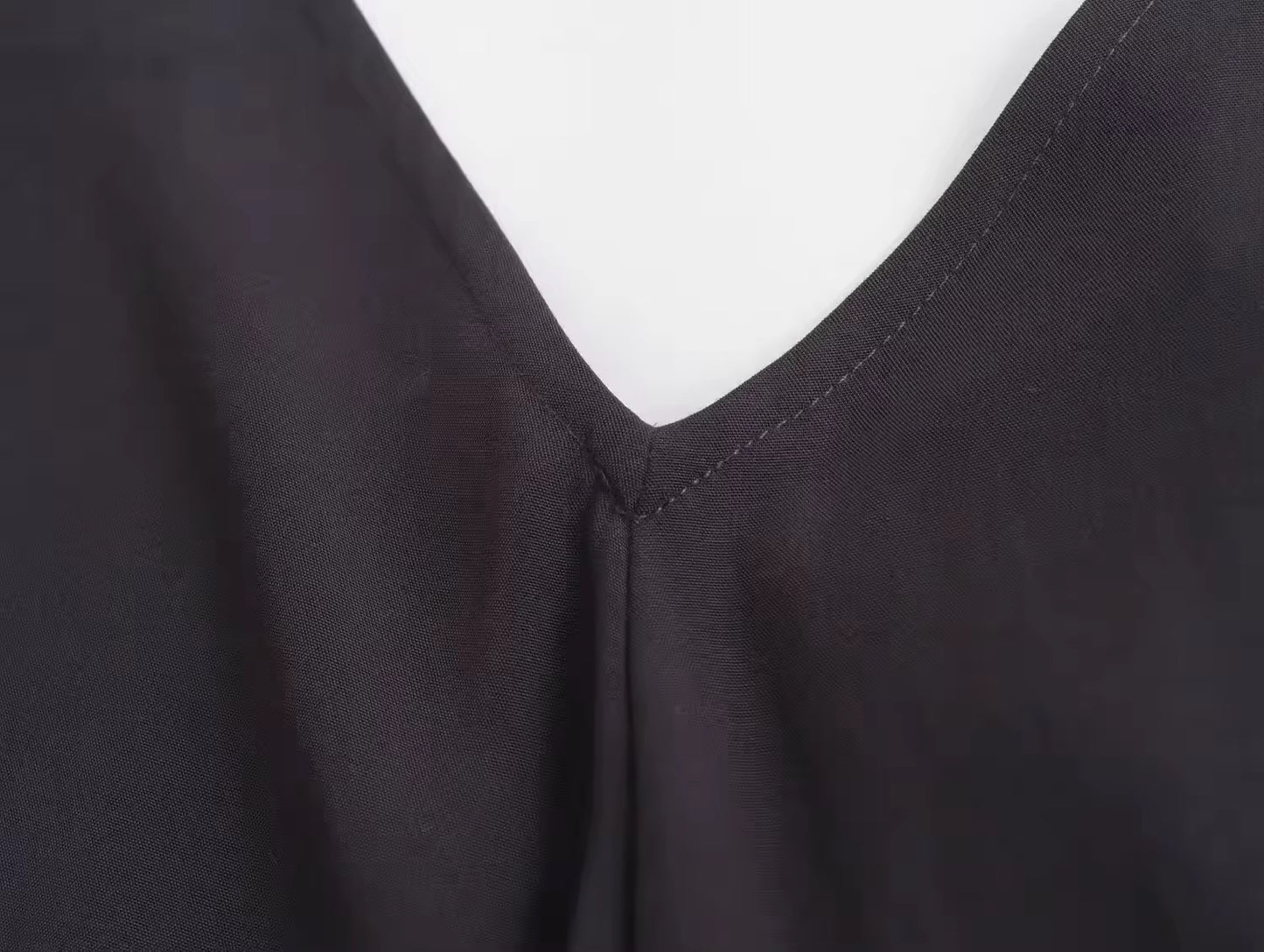 ROBE FLUIDE À BRETELLES EN SATIN