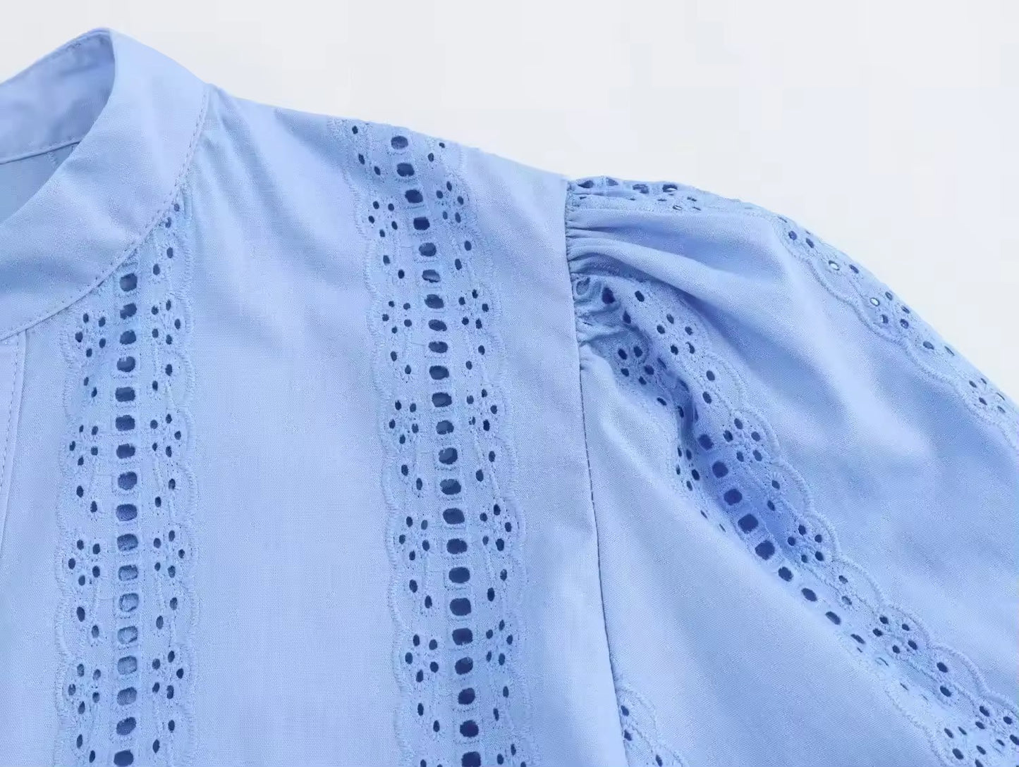 BLOUSE AJOURÉE À MANCHES LONGUES