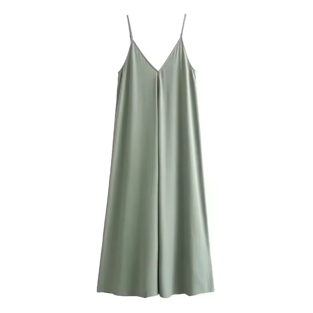 ROBE FLUIDE À BRETELLES EN SATIN