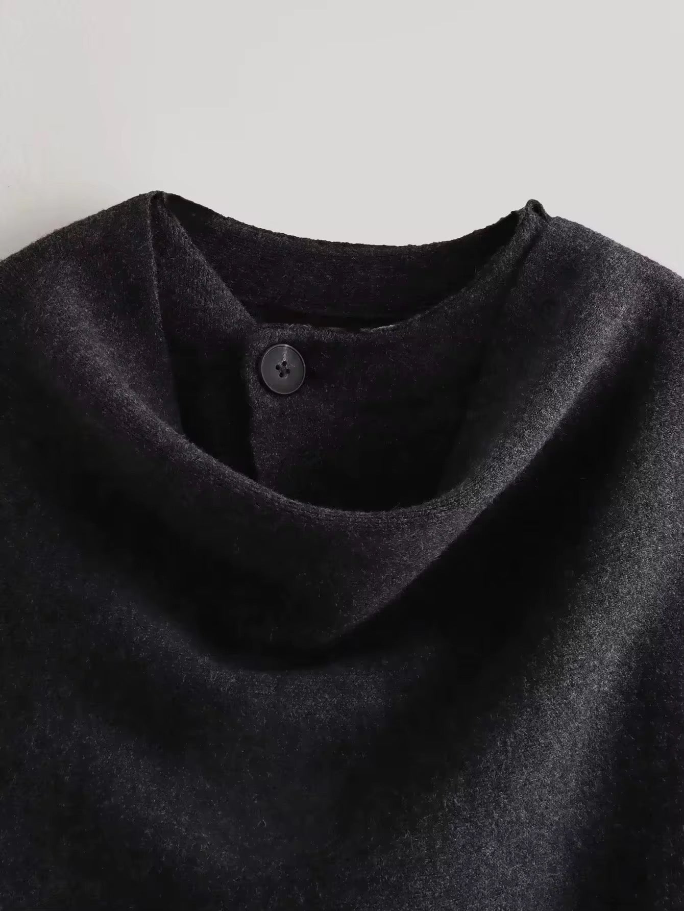 MANTEAU STRUCTURÉ À DRAPÉ INTÉGRÉ