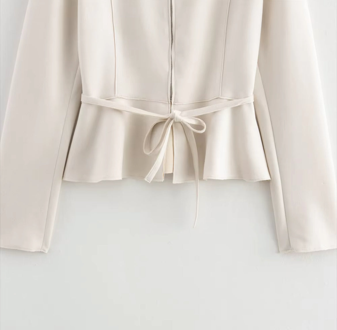 VESTE COURTE À BASQUE