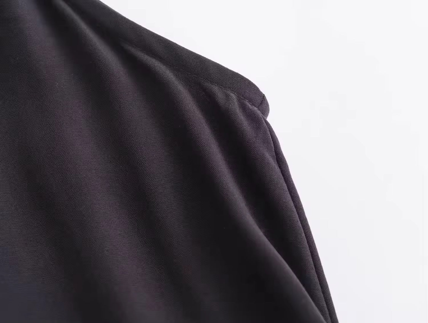 ROBE FLUIDE À BRETELLES EN SATIN