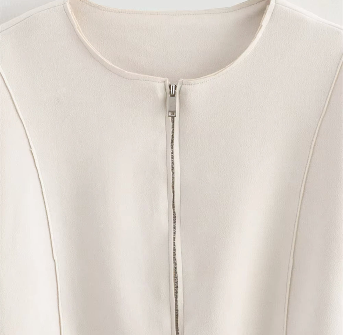 VESTE COURTE À BASQUE
