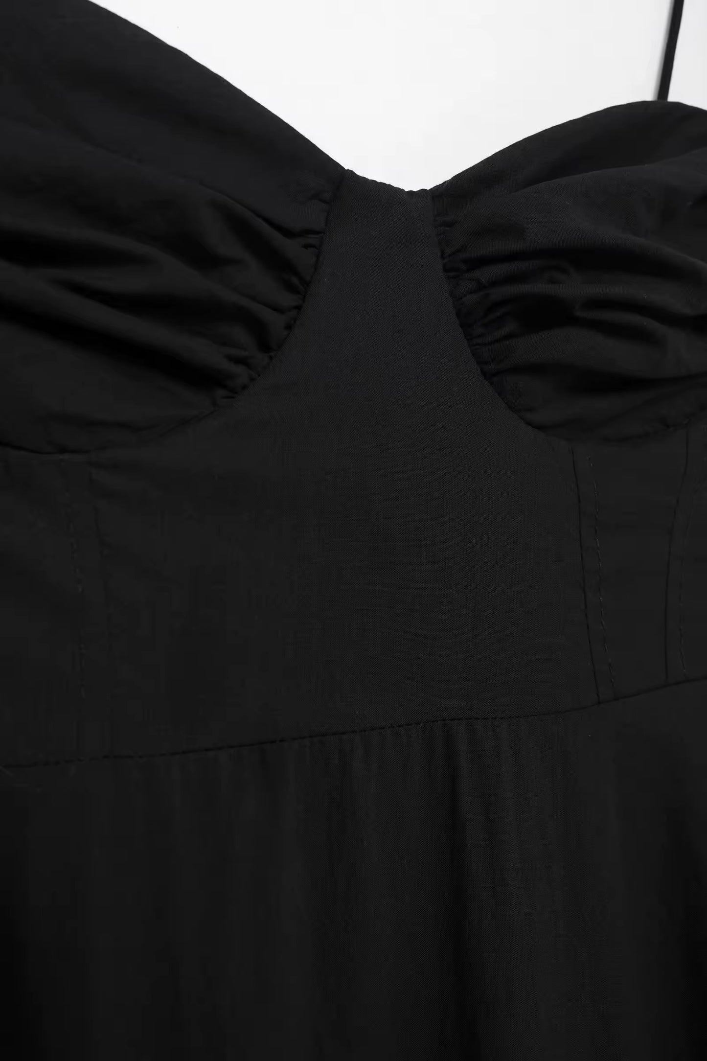ROBE LÉGÈRE À BRETELLES LIEN